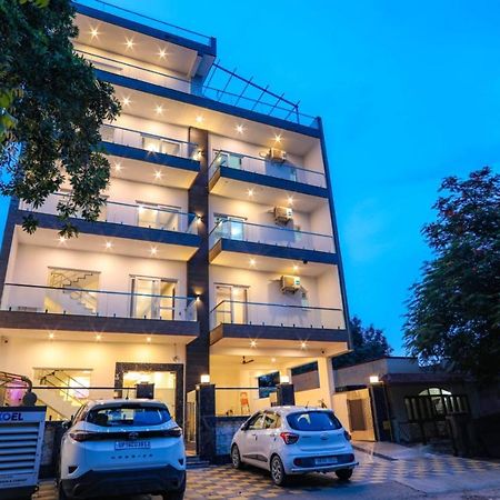 Kds Residency Hotel Grander Noida Exterior foto