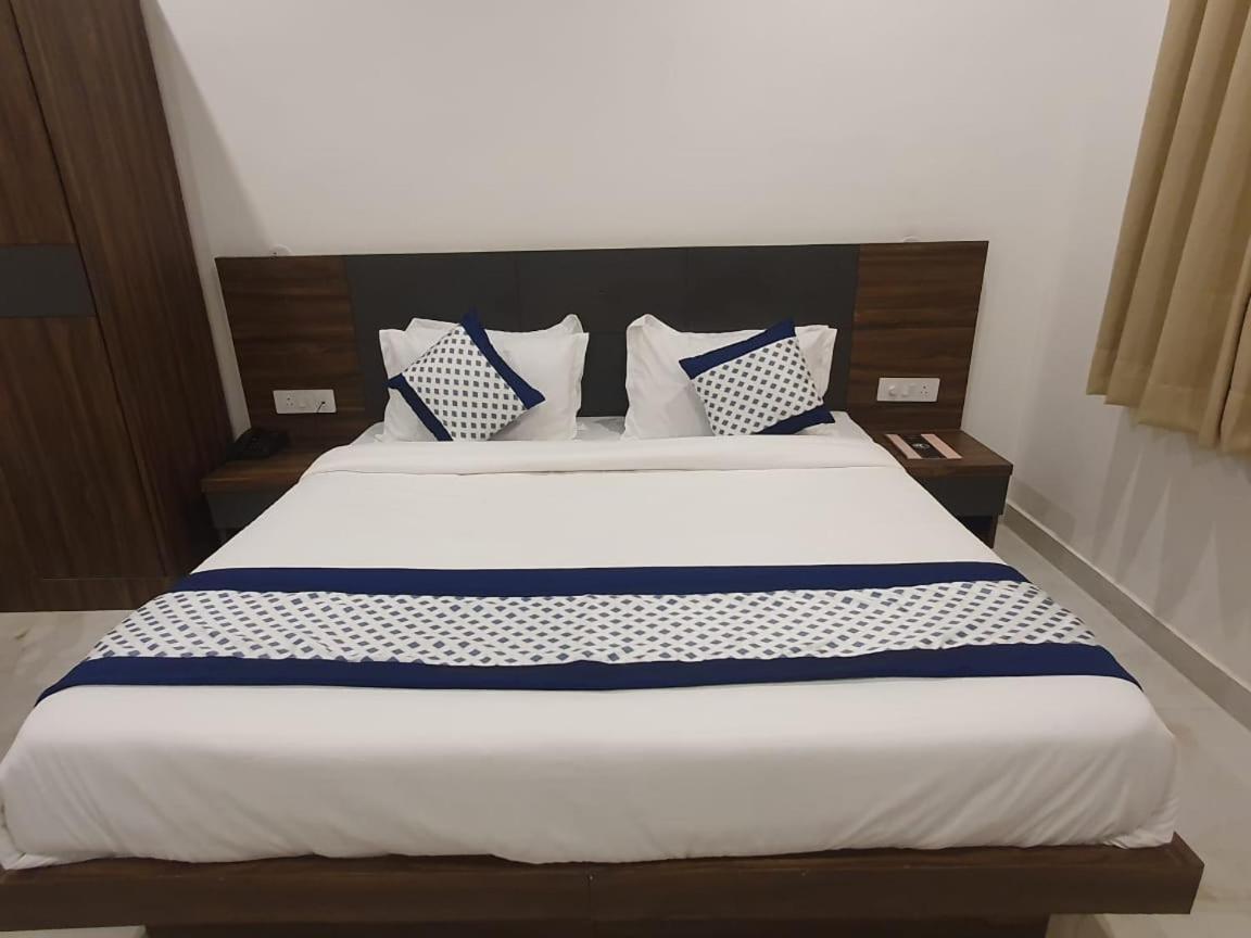 Kds Residency Hotel Grander Noida Exterior foto