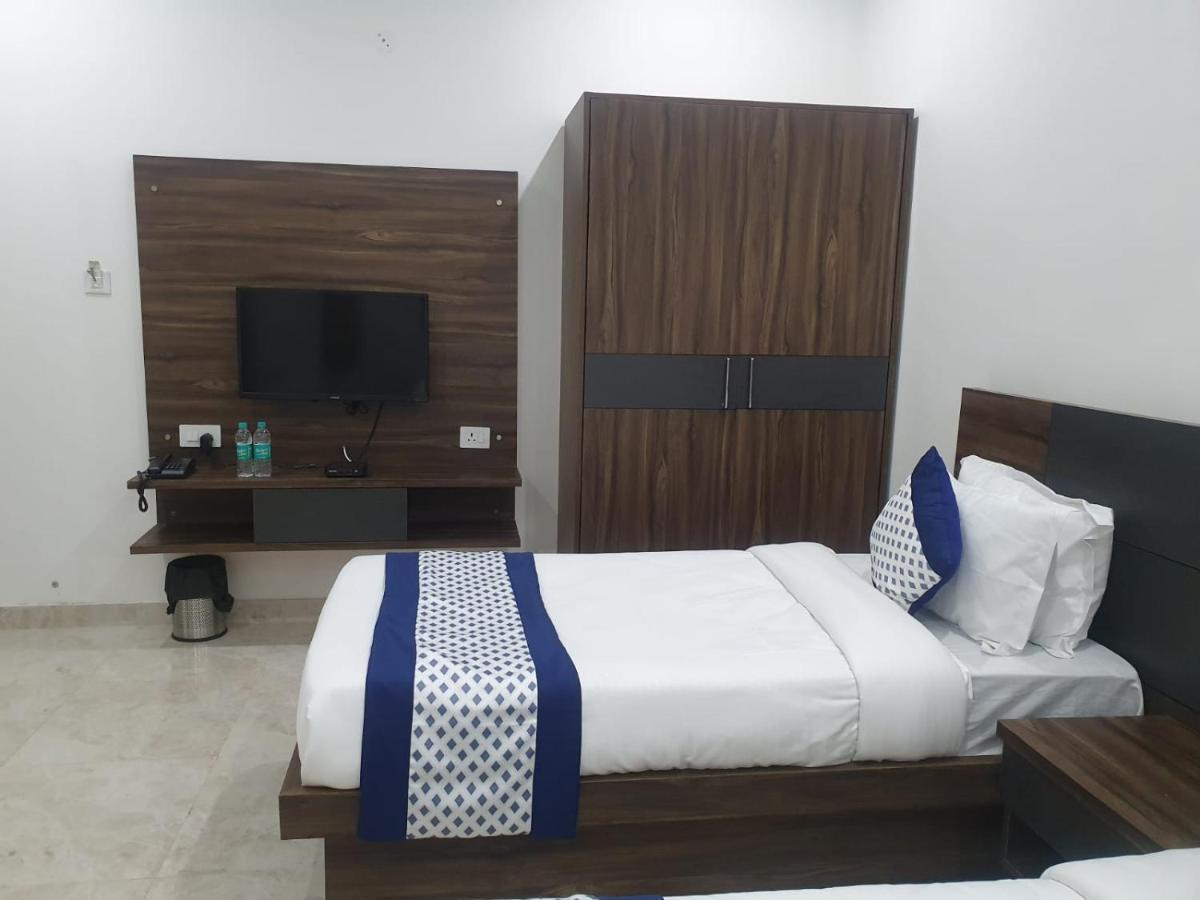 Kds Residency Hotel Grander Noida Exterior foto