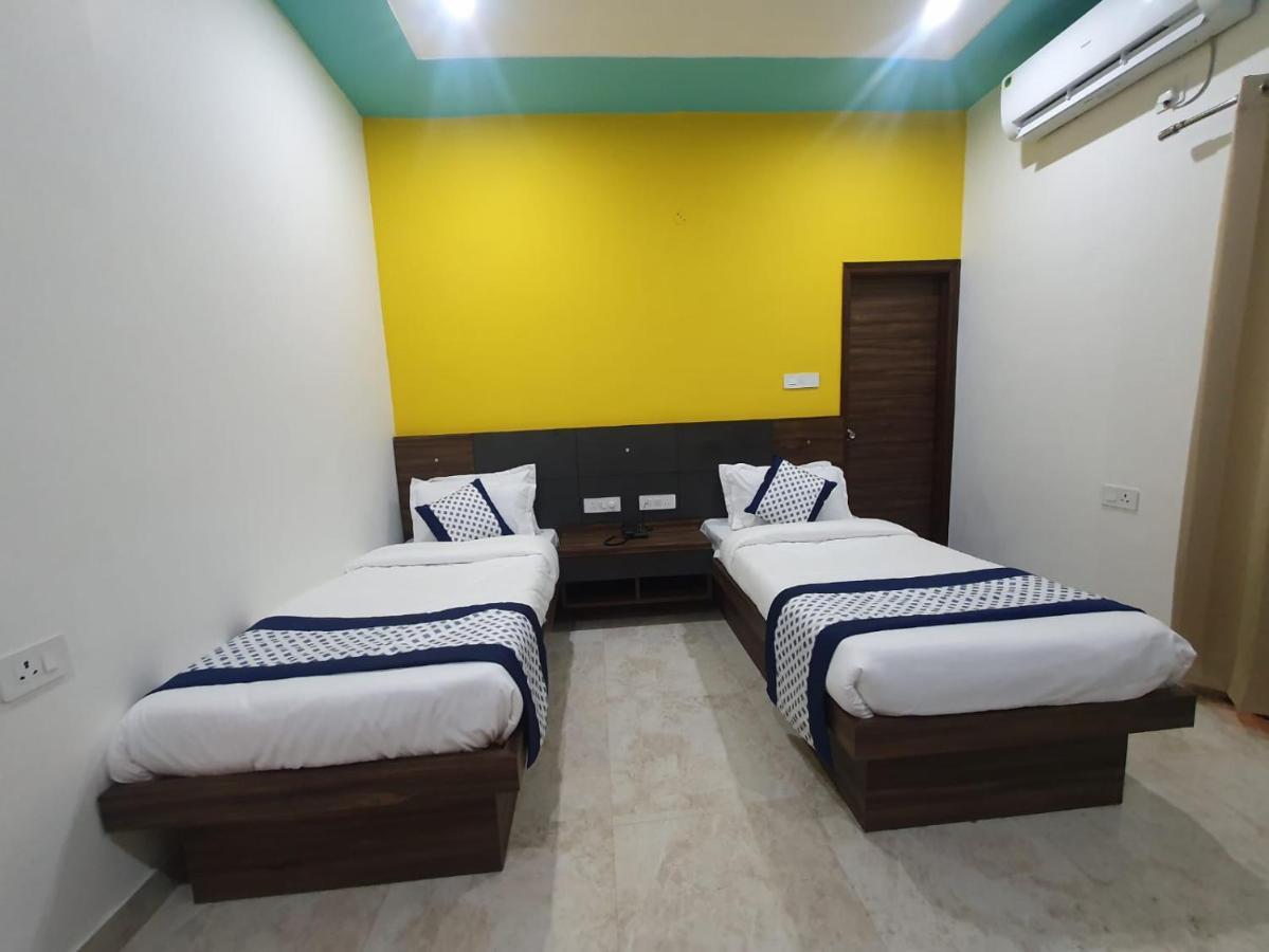 Kds Residency Hotel Grander Noida Exterior foto