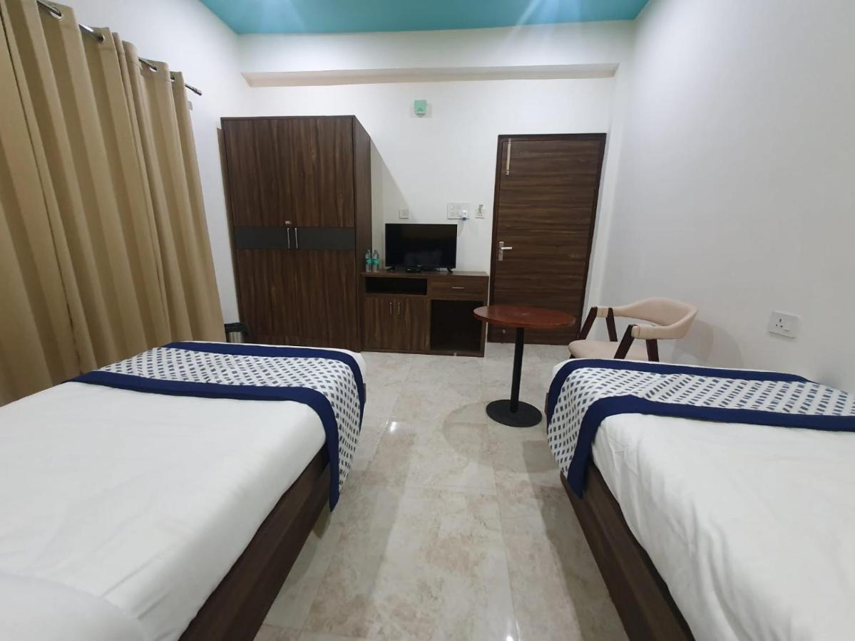 Kds Residency Hotel Grander Noida Exterior foto