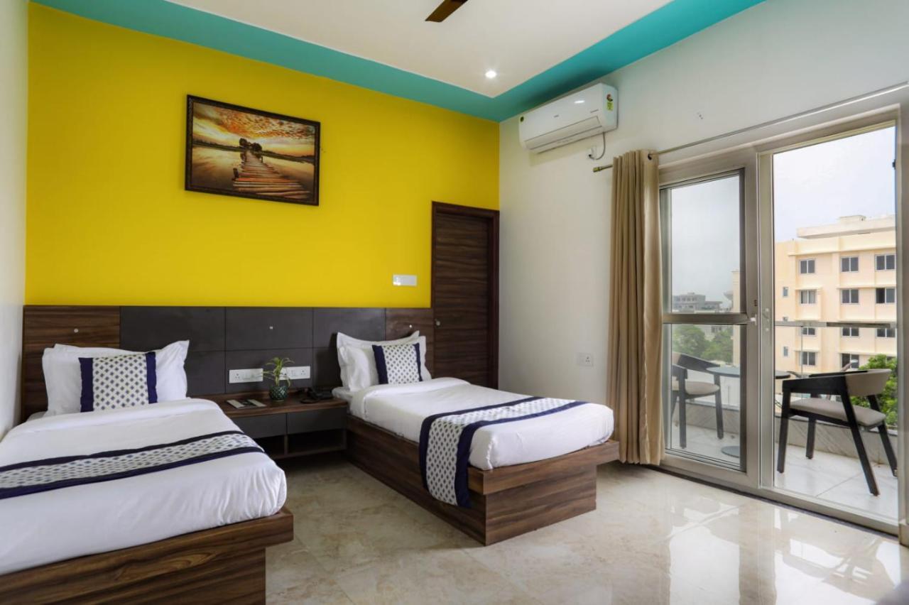 Kds Residency Hotel Grander Noida Exterior foto