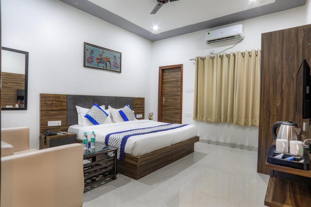 Kds Residency Hotel Grander Noida Exterior foto