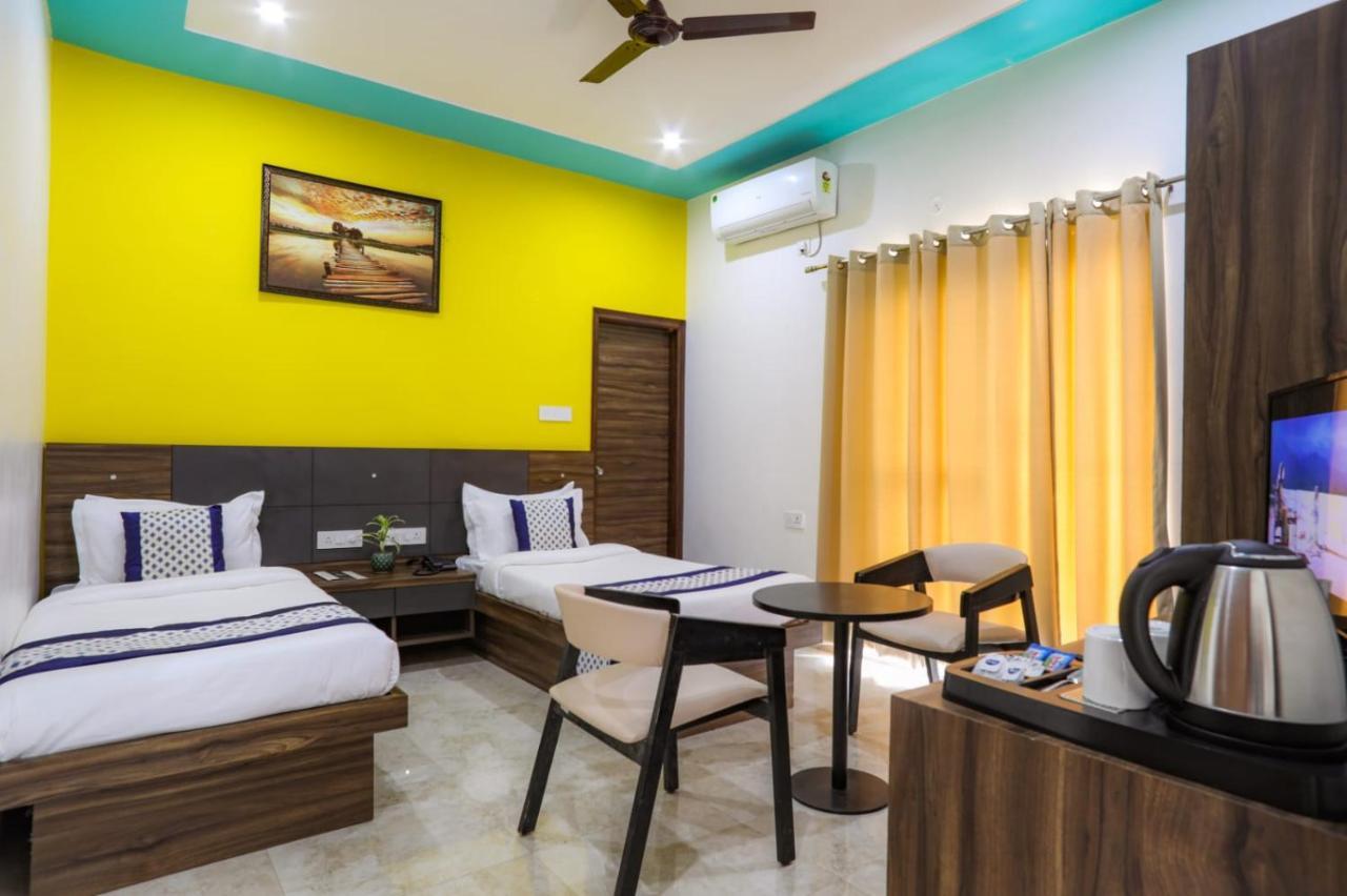 Kds Residency Hotel Grander Noida Exterior foto